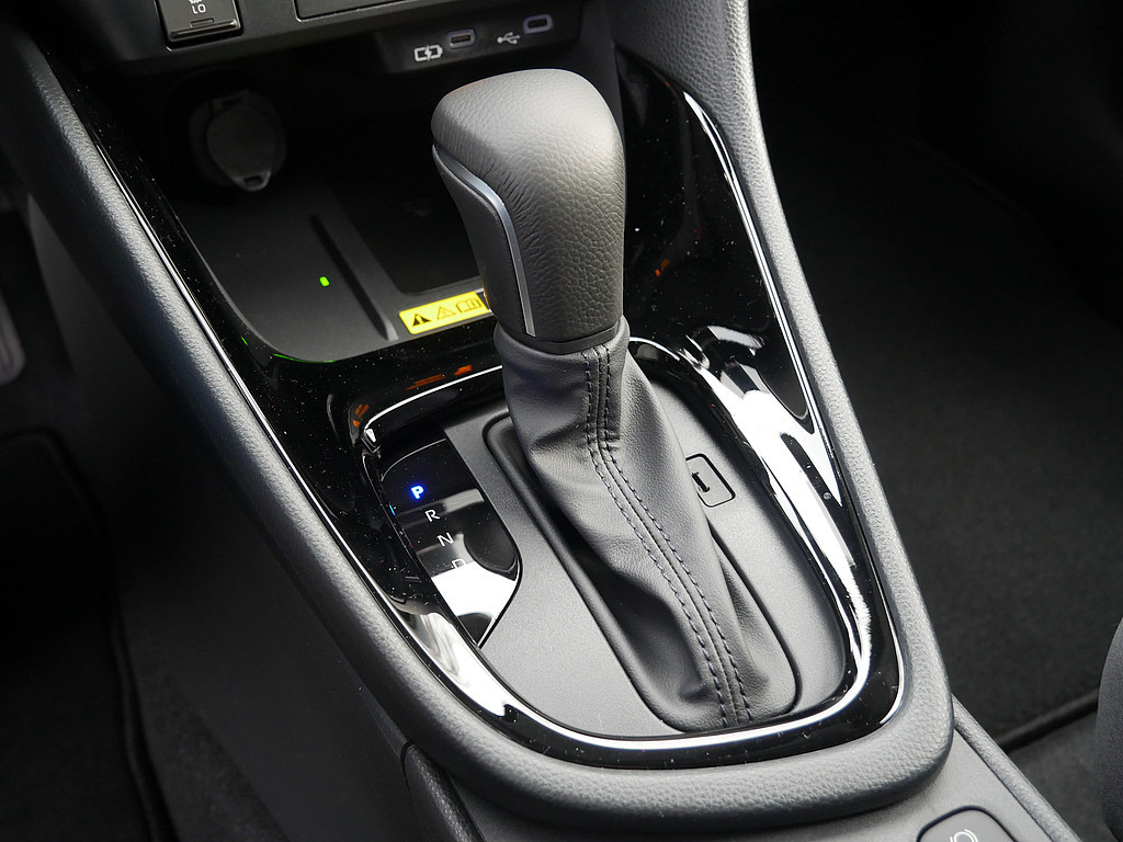 Fahrzeugansicht TOYOTA Yaris Hybrid 1.5 VVT-iE Teamplayer - Bild 16