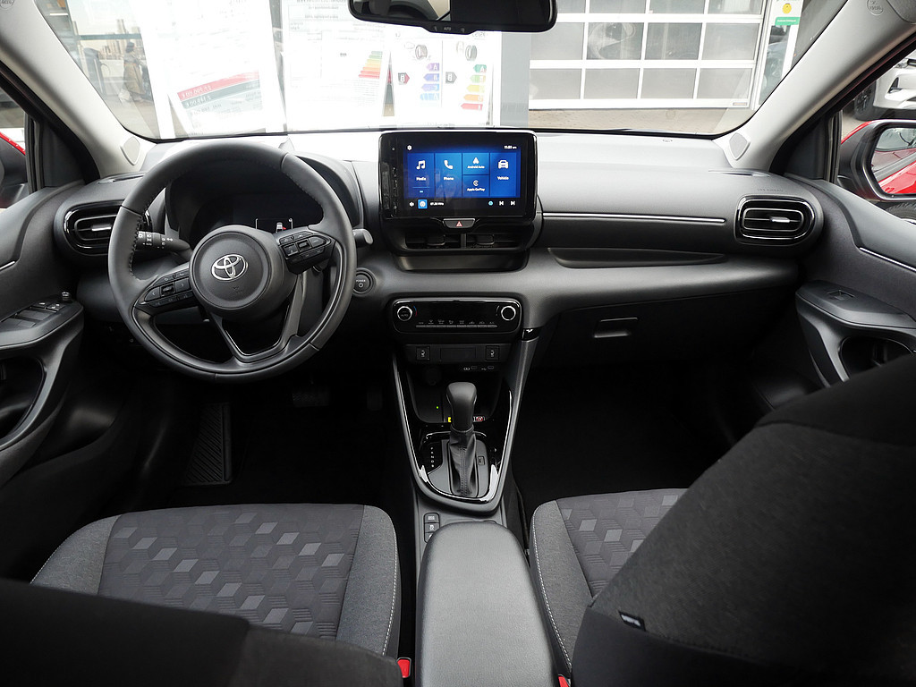 Fahrzeugansicht TOYOTA Yaris Hybrid 1.5 VVT-iE Teamplayer - Bild 38