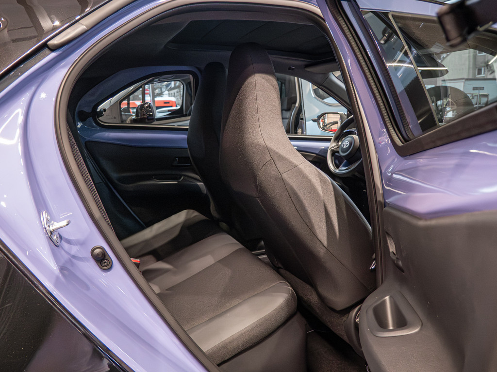 Fahrzeugansicht TOYOTA Aygo X Hybrid 1.5 L Lounge - Bild 2