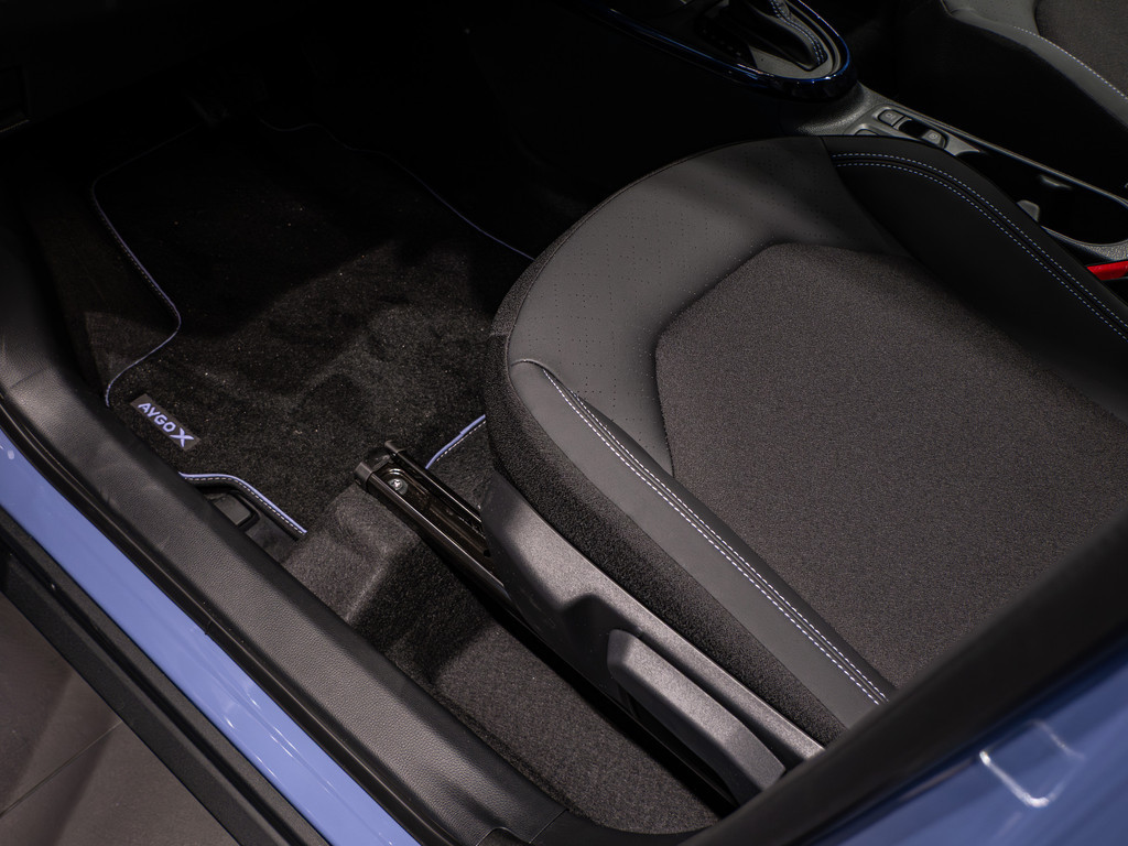 Fahrzeugansicht TOYOTA Aygo X Hybrid 1.5 L Lounge - Bild 33