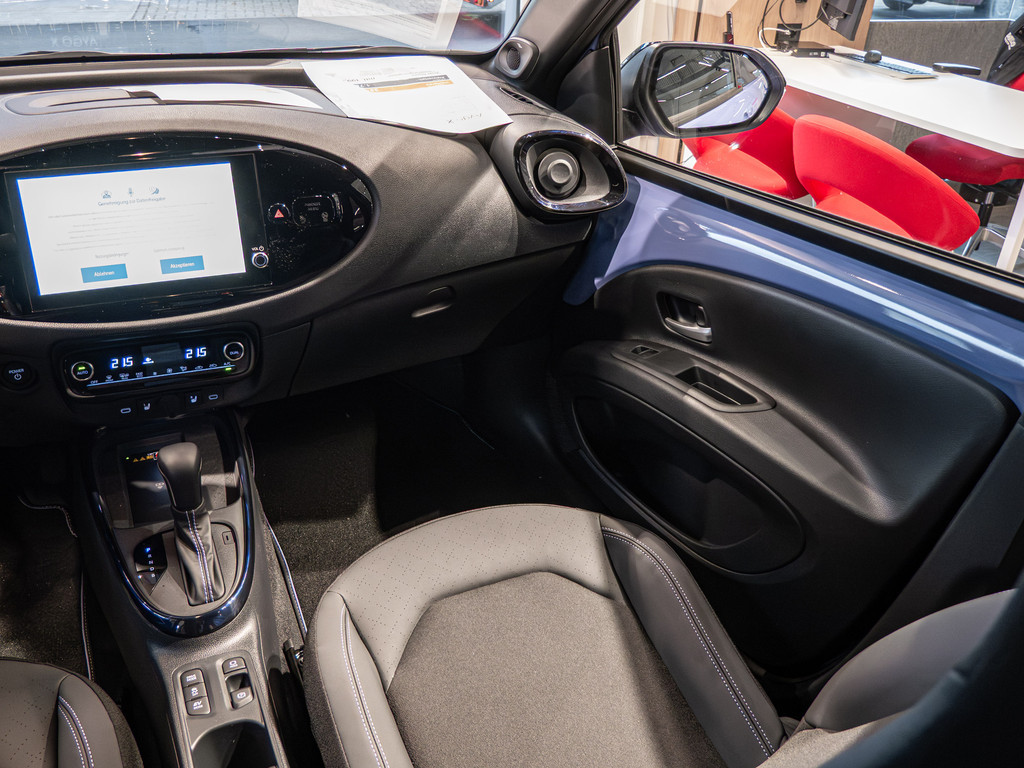 Fahrzeugansicht TOYOTA Aygo X Hybrid 1.5 L Lounge - Bild 6