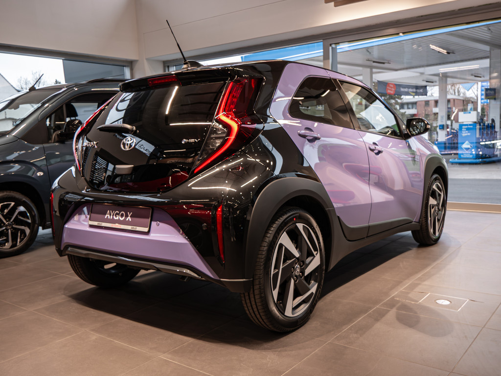 Fahrzeugansicht TOYOTA Aygo X Hybrid 1.5 L Lounge - Bild 34