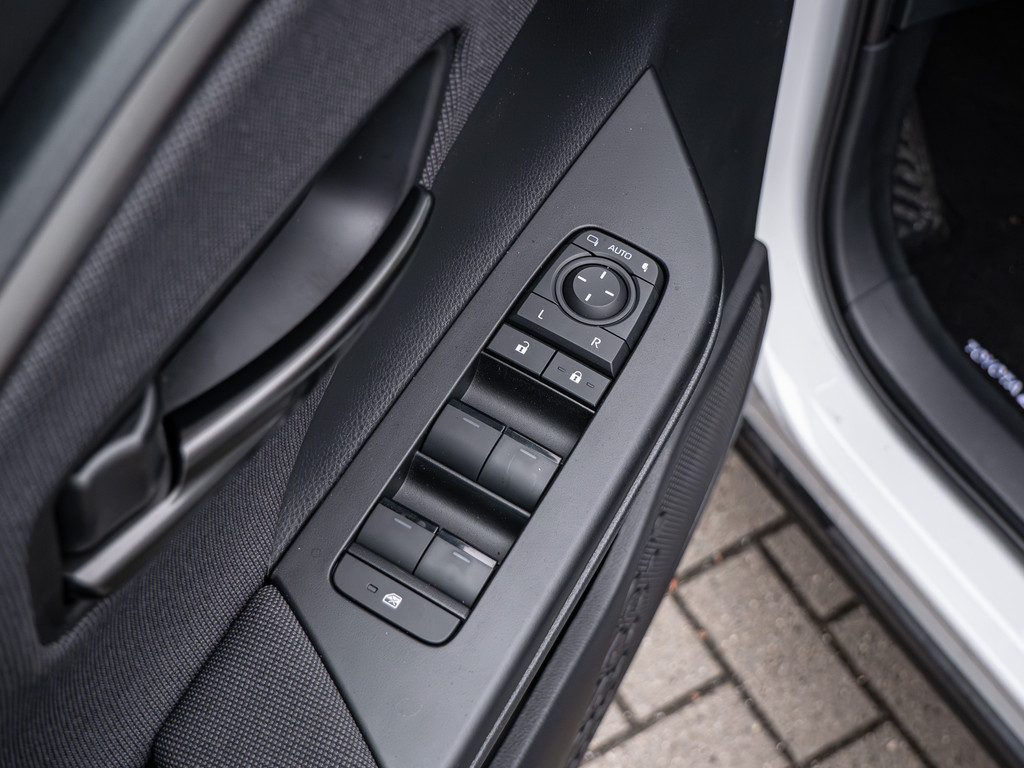 Fahrzeugansicht TOYOTA C-HR 1.8 Hybrid FWD Teamplayer - Bild 37