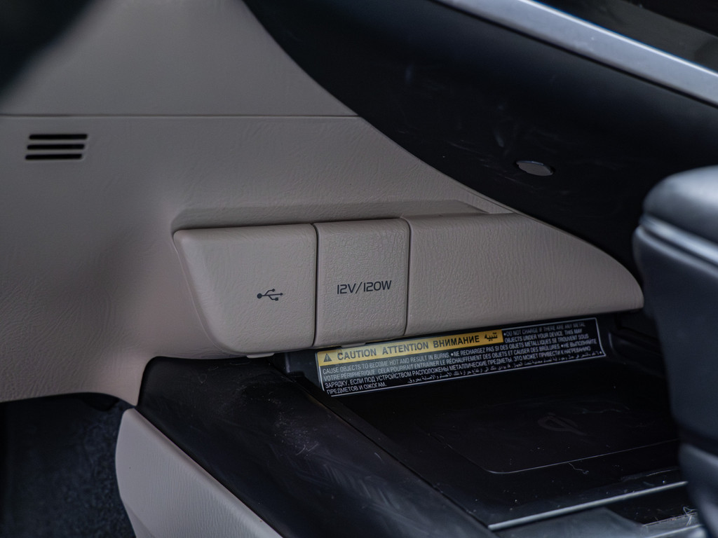 Fahrzeugansicht TOYOTA Camry 2.5 Hybrid Executive - Bild 13