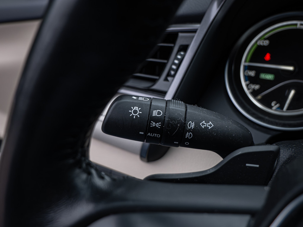 Fahrzeugansicht TOYOTA Camry 2.5 Hybrid Executive - Bild 19