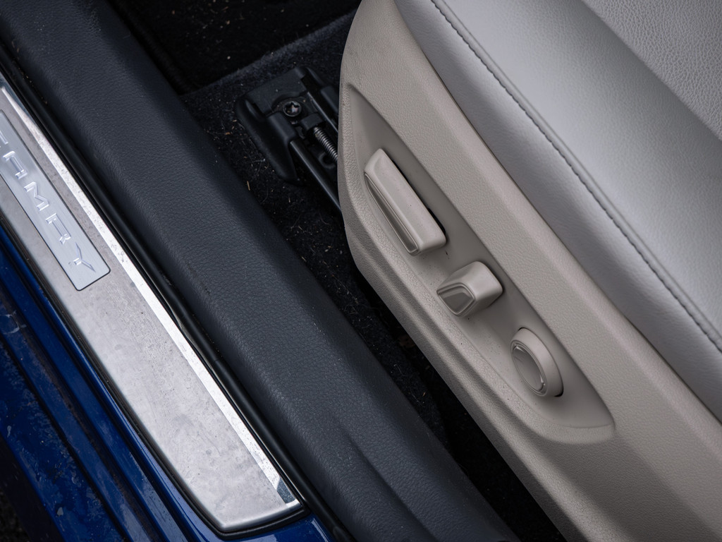 Fahrzeugansicht TOYOTA Camry 2.5 Hybrid Executive - Bild 29