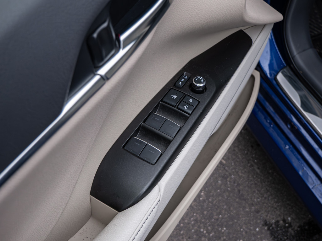 Fahrzeugansicht TOYOTA Camry 2.5 Hybrid Executive - Bild 32