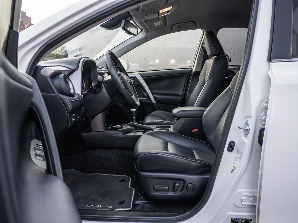 Fahrzeugansicht TOYOTA RAV4 2.5 Hybrid Executive - Bild 5