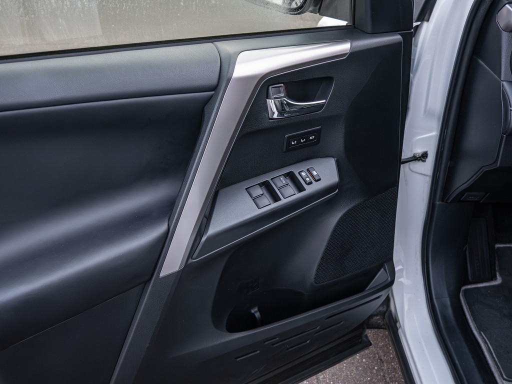 Fahrzeugansicht TOYOTA RAV4 2.5 Hybrid Executive - Bild 29