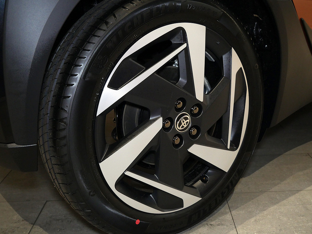 Fahrzeugansicht TOYOTA Aygo X 1.5 Hybrid Lounge - Bild 4