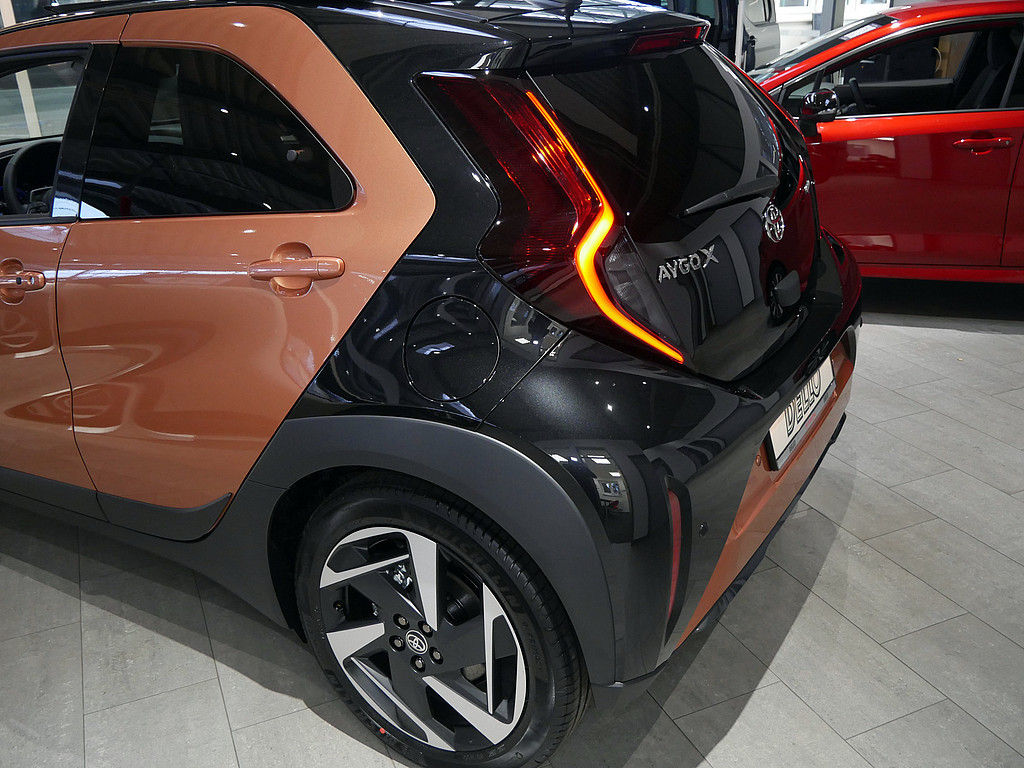 Fahrzeugansicht TOYOTA Aygo X 1.5 Hybrid Lounge - Bild 38