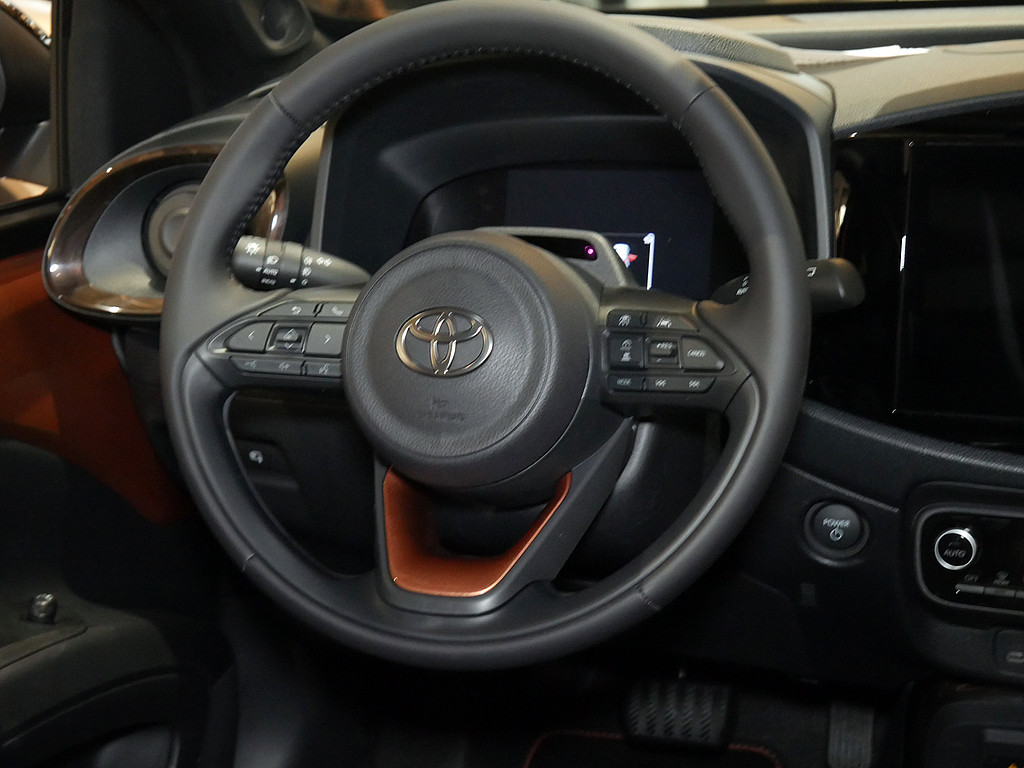 Fahrzeugansicht TOYOTA Aygo X 1.5 Hybrid Lounge - Bild 43