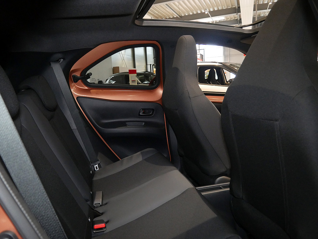 Fahrzeugansicht TOYOTA Aygo X 1.5 Hybrid Lounge - Bild 40