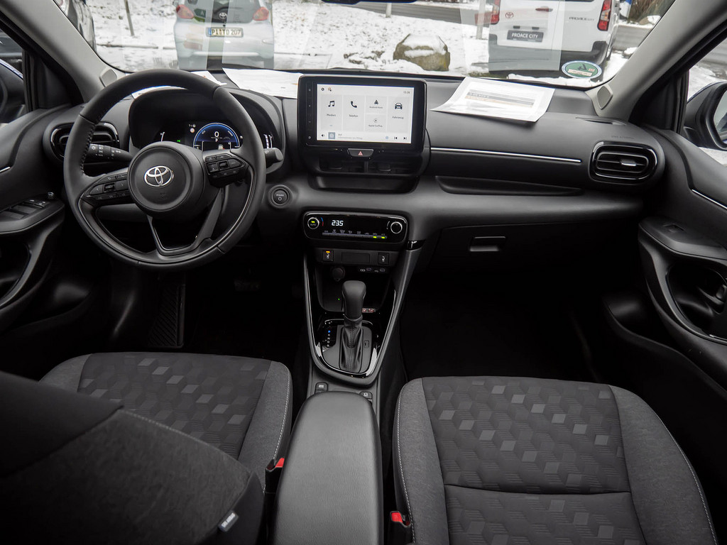 Fahrzeugansicht TOYOTA Yaris Hybrid 1.5 VVT-iE Teamplayer - Bild 3