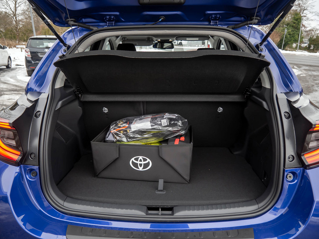 Fahrzeugansicht TOYOTA Yaris Hybrid 1.5 VVT-iE Teamplayer - Bild 6
