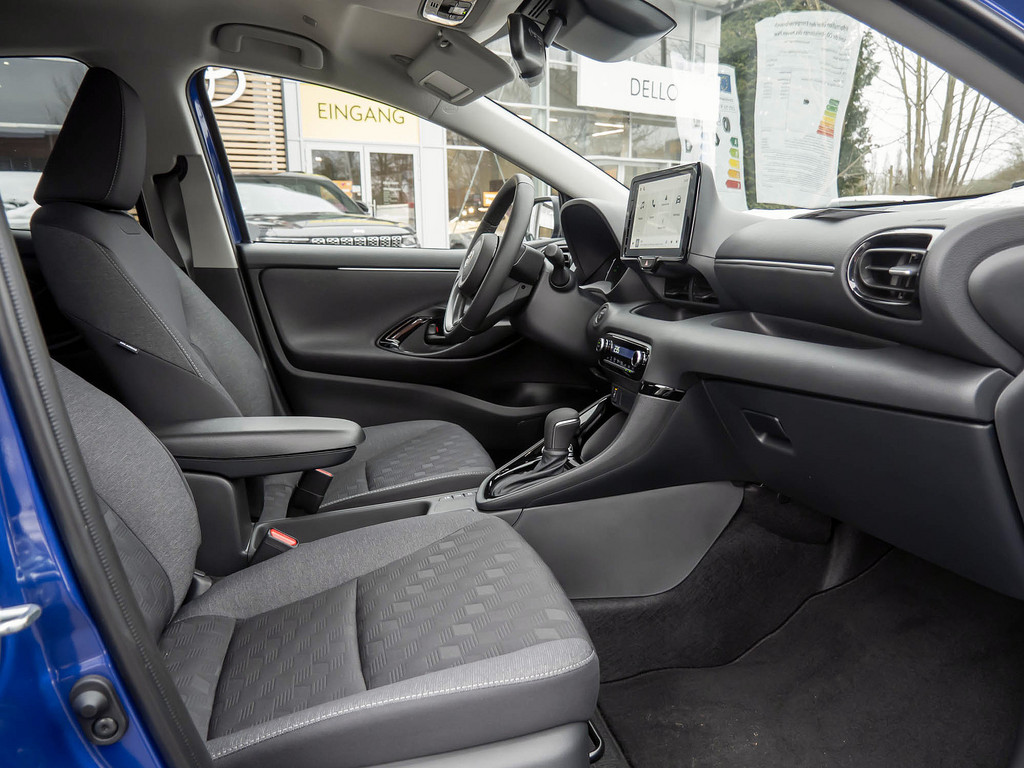 Fahrzeugansicht TOYOTA Yaris Hybrid 1.5 VVT-iE Teamplayer - Bild 37