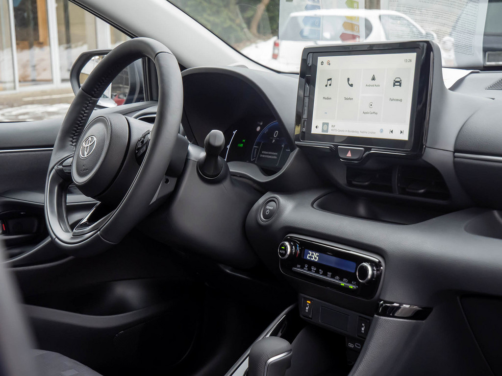 Fahrzeugansicht TOYOTA Yaris Hybrid 1.5 VVT-iE Teamplayer - Bild 38