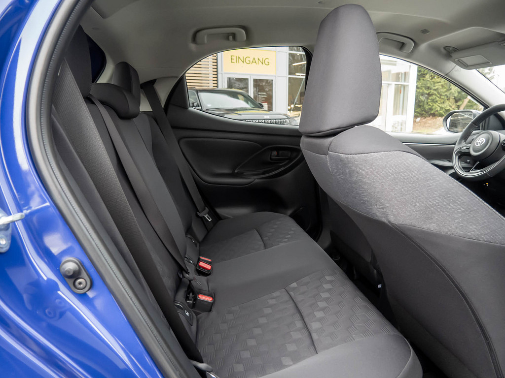 Fahrzeugansicht TOYOTA Yaris Hybrid 1.5 VVT-iE Teamplayer - Bild 2