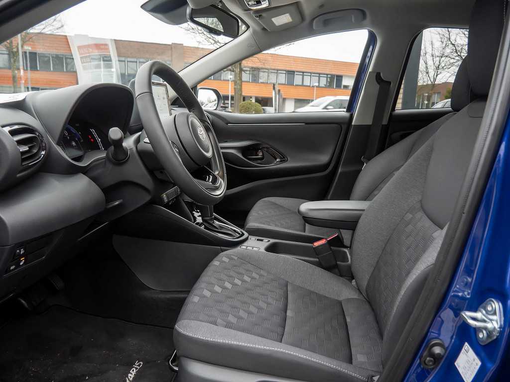 Fahrzeugansicht TOYOTA Yaris Hybrid 1.5 VVT-iE Teamplayer - Bild 8