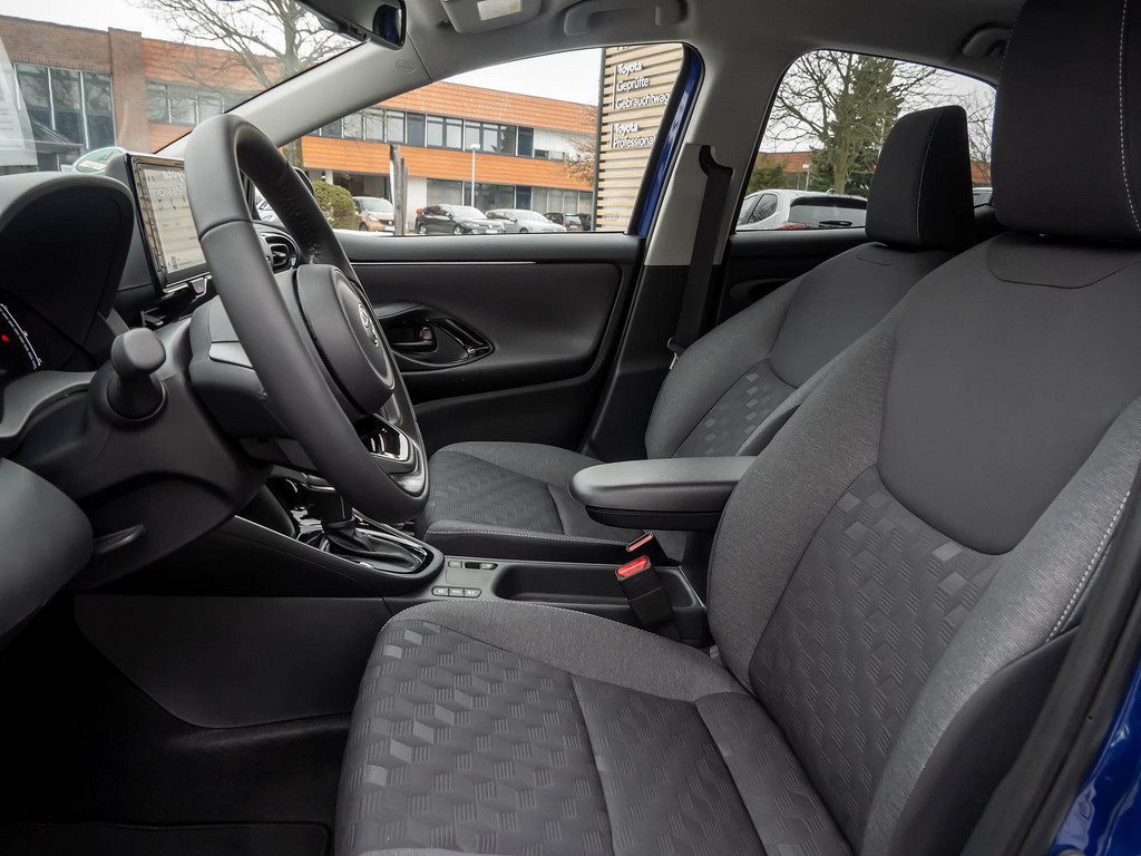 Fahrzeugansicht TOYOTA Yaris Hybrid 1.5 VVT-iE Teamplayer - Bild 10