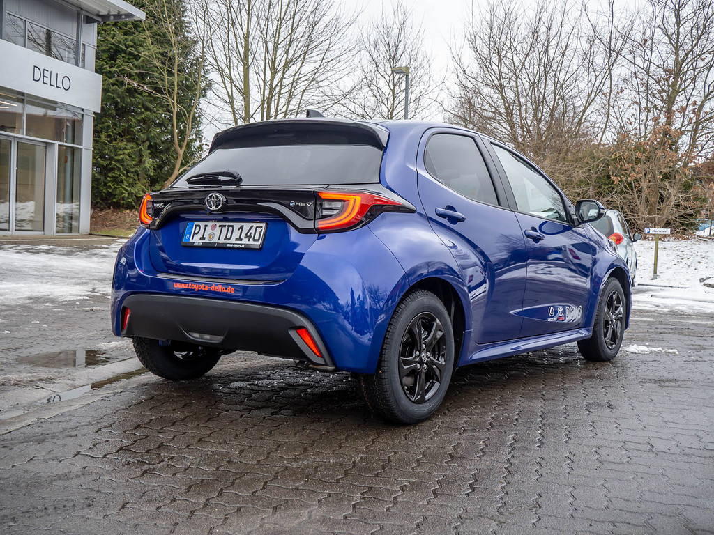 Fahrzeugansicht TOYOTA Yaris Hybrid 1.5 VVT-iE Teamplayer - Bild 34