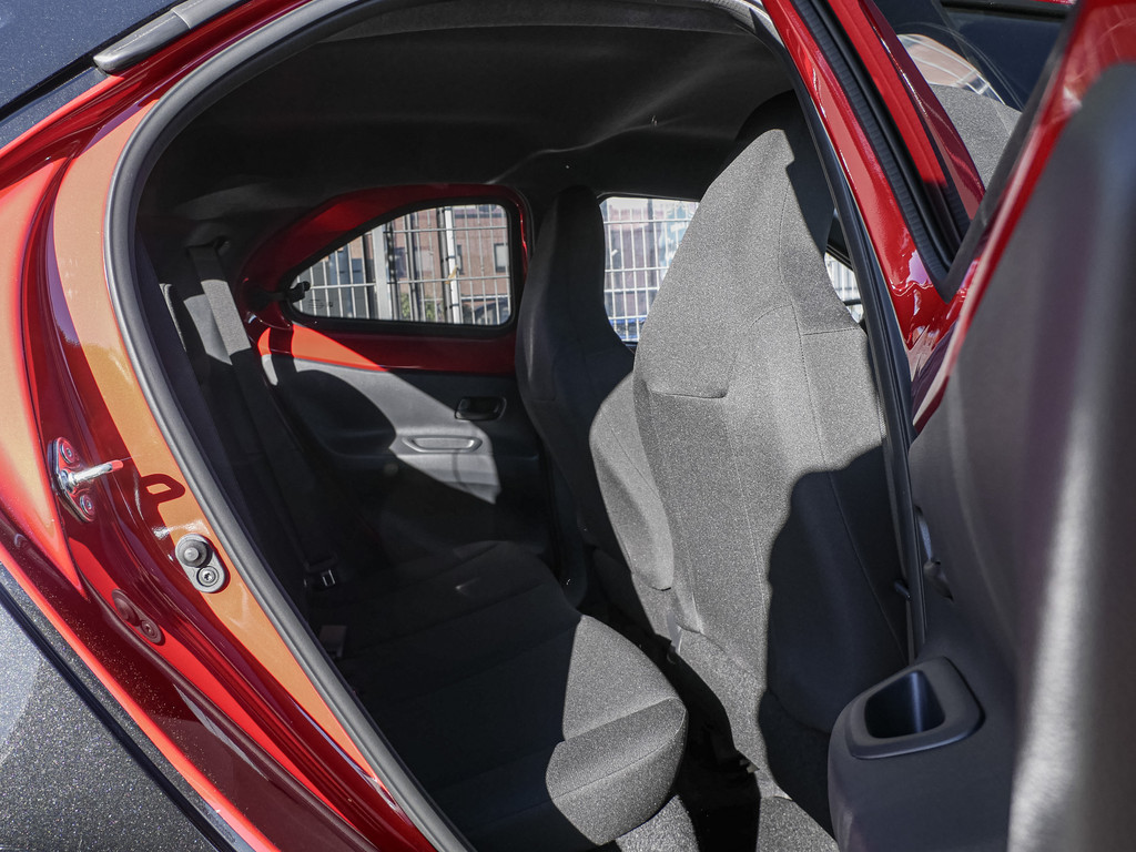 Fahrzeugansicht TOYOTA Aygo X 1.0 Teamplayer - Bild 2