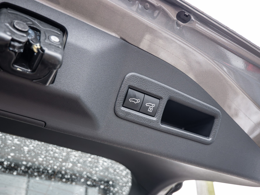 Fahrzeugansicht TOYOTA bZ4X AWD Lounge - Bild 5