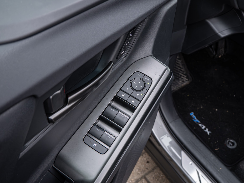 Fahrzeugansicht TOYOTA bZ4X AWD Lounge - Bild 36