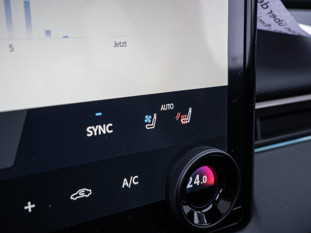 Fahrzeugansicht TOYOTA bZ4X AWD Lounge - Bild 18