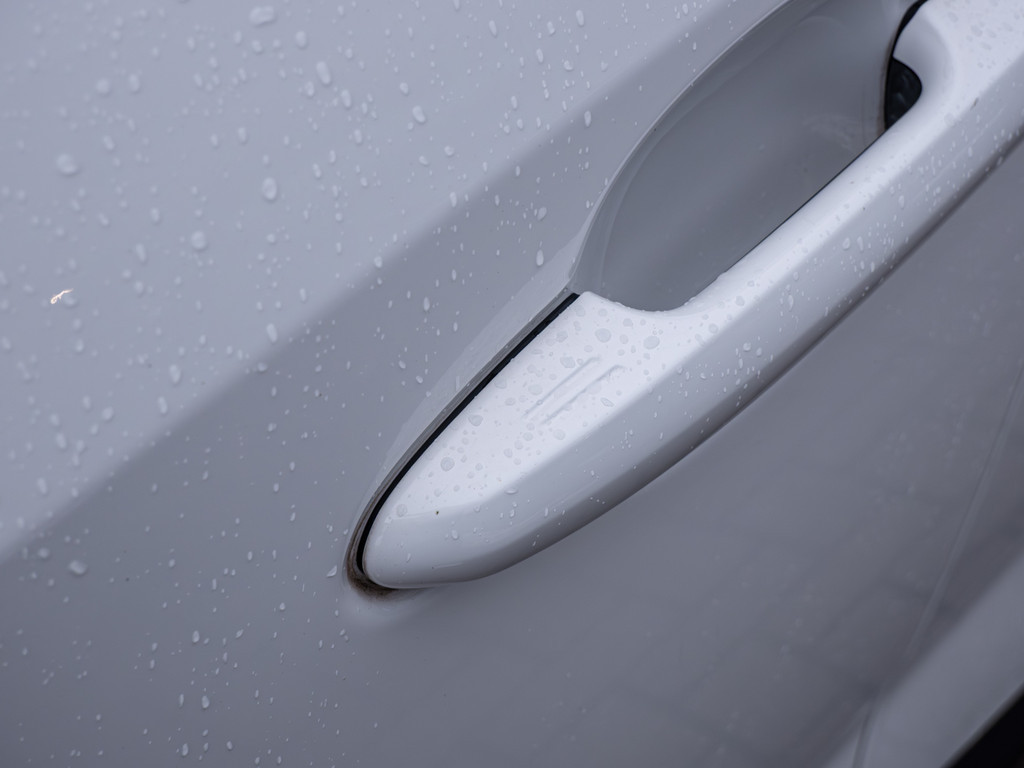 Fahrzeugansicht TOYOTA RAV 4 2.5 Hybrid 4x4 Team D - Bild 2