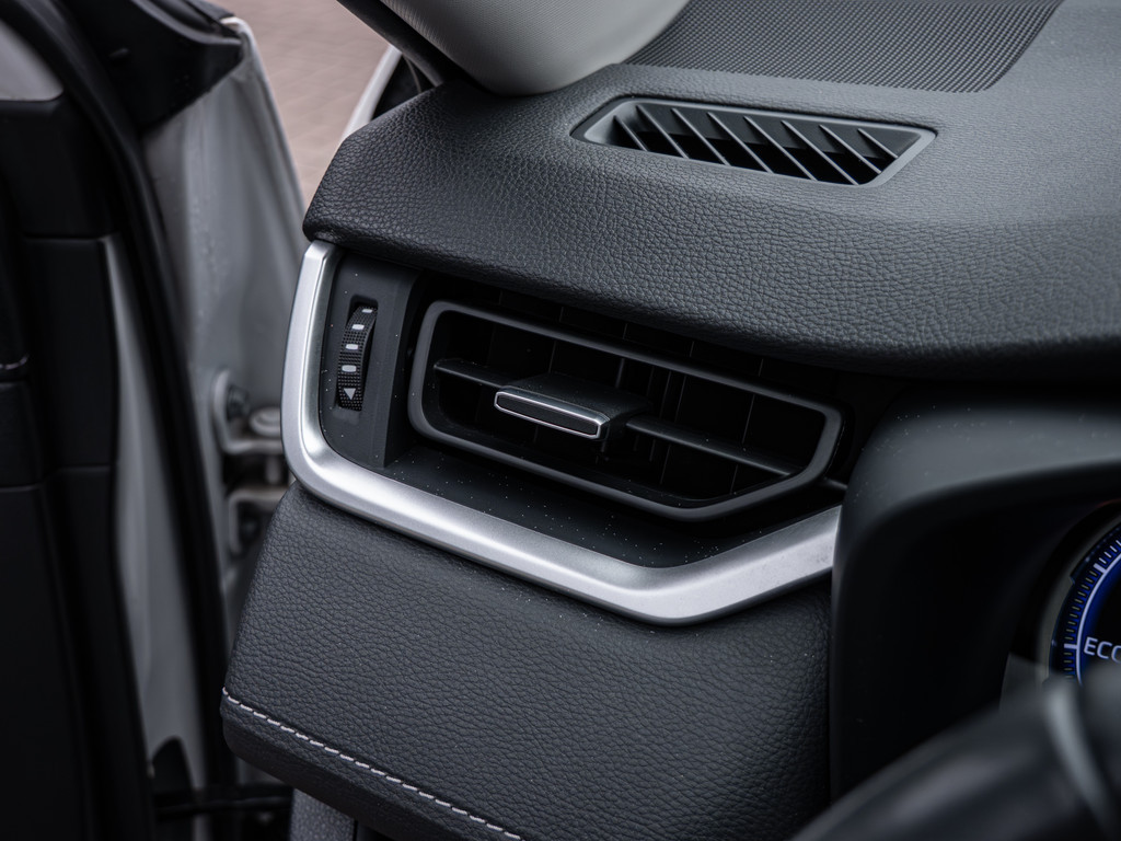 Fahrzeugansicht TOYOTA RAV 4 2.5 Hybrid 4x4 Team D - Bild 36