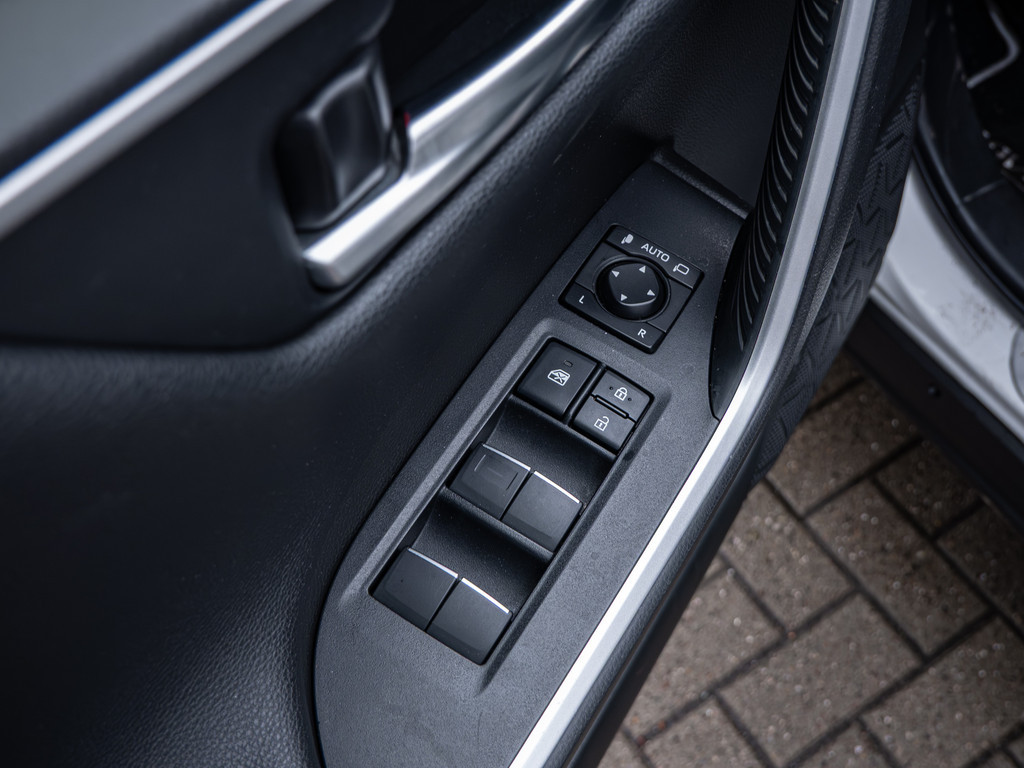 Fahrzeugansicht TOYOTA RAV 4 2.5 Hybrid 4x4 Team D - Bild 41