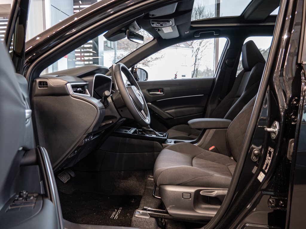 Fahrzeugansicht TOYOTA Corolla Cross 2.0 Hybrid FWD Teamplayer - Bild 6