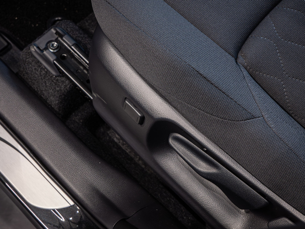 Fahrzeugansicht TOYOTA Corolla Cross 2.0 Hybrid FWD Teamplayer - Bild 28