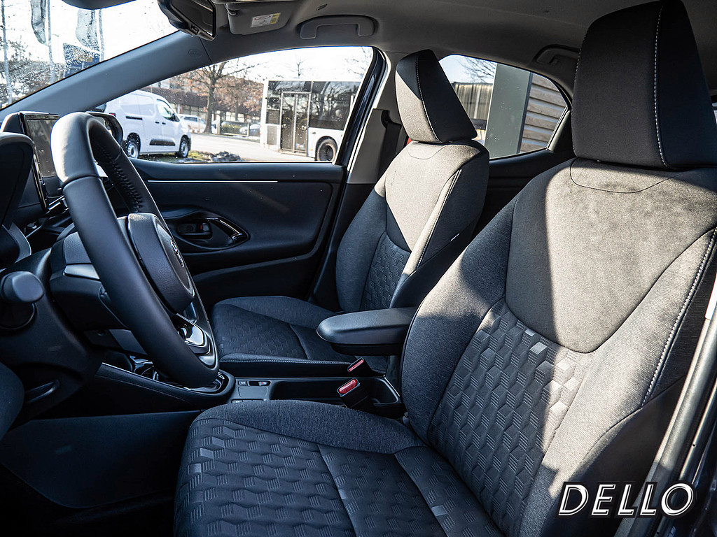 Fahrzeugansicht TOYOTA Yaris Hybrid 1.5 VVT-iE Teamplayer - Bild 8