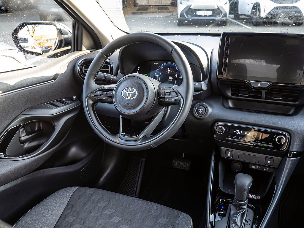 Fahrzeugansicht TOYOTA Yaris Hybrid 1.5 VVT-iE Teamplayer - Bild 2