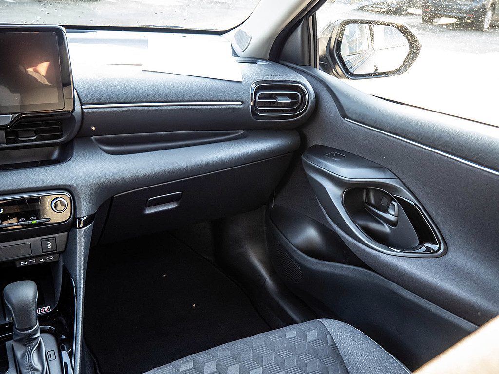 Fahrzeugansicht TOYOTA Yaris Hybrid 1.5 VVT-iE Teamplayer - Bild 3