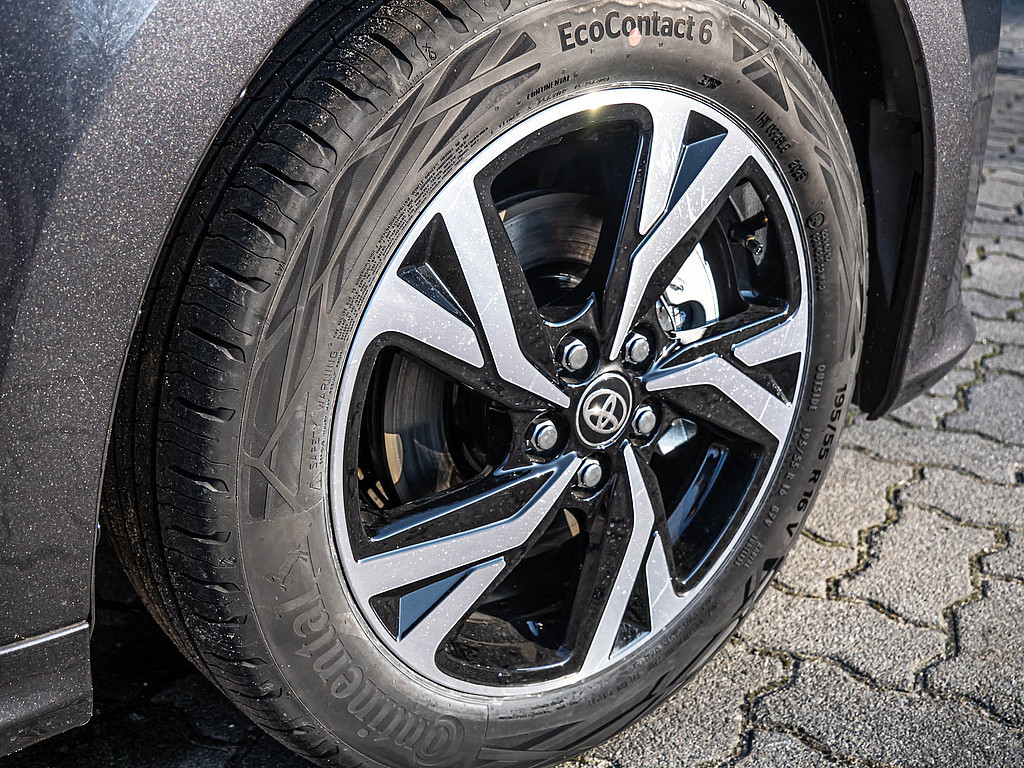 Fahrzeugansicht TOYOTA Yaris Hybrid 1.5 VVT-iE Teamplayer - Bild 5