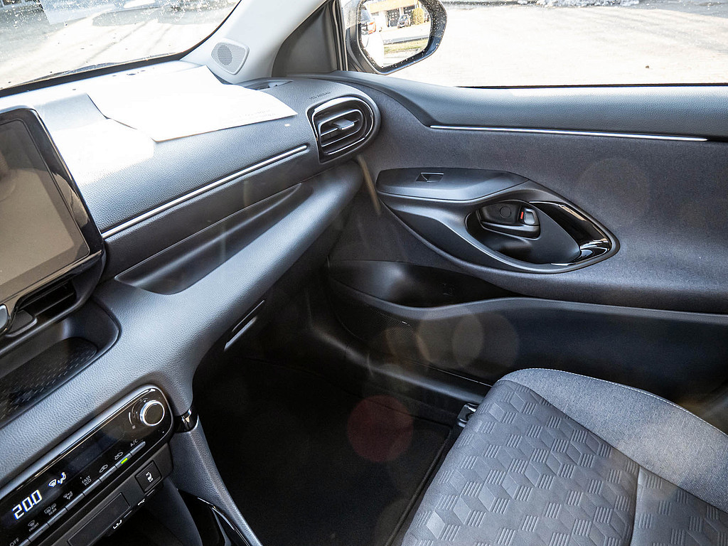 Fahrzeugansicht TOYOTA Yaris Hybrid 1.5 VVT-iE Teamplayer - Bild 21