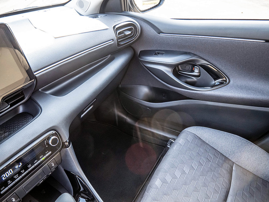 Fahrzeugansicht TOYOTA Yaris Hybrid 1.5 VVT-iE Teamplayer - Bild 22