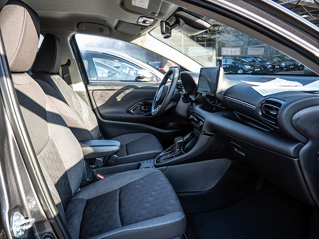 Fahrzeugansicht TOYOTA Yaris Hybrid 1.5 VVT-iE Teamplayer - Bild 28