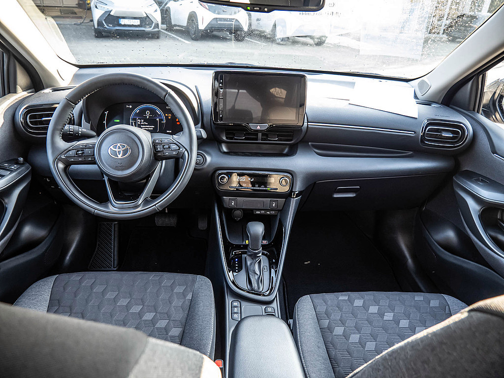 Fahrzeugansicht TOYOTA Yaris Hybrid 1.5 VVT-iE Teamplayer - Bild 30