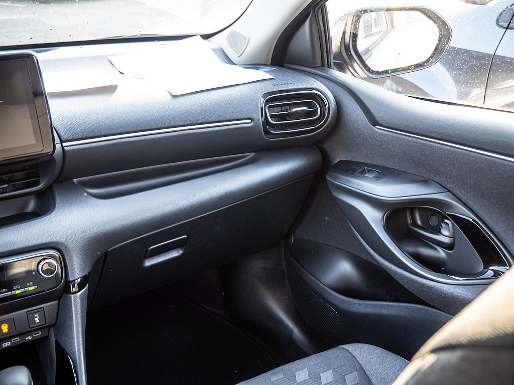 Fahrzeugansicht TOYOTA Yaris Hybrid 1.5 VVT-iE Teamplayer - Bild 2