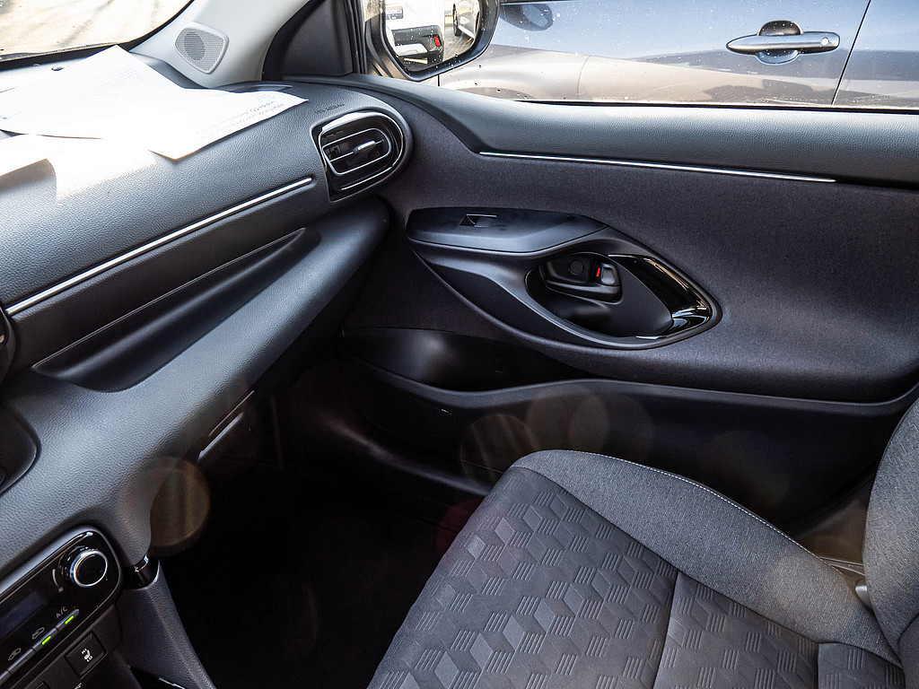 Fahrzeugansicht TOYOTA Yaris Hybrid 1.5 VVT-iE Teamplayer - Bild 24