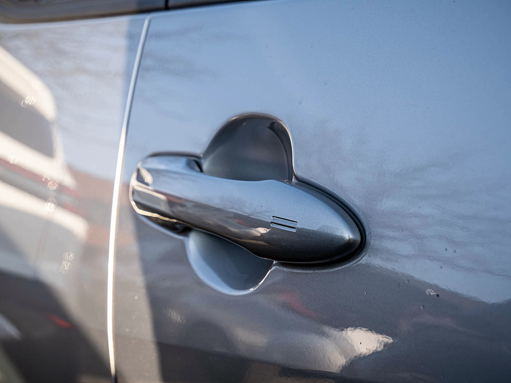 Fahrzeugansicht TOYOTA Yaris Hybrid Teamplayer - Bild 3