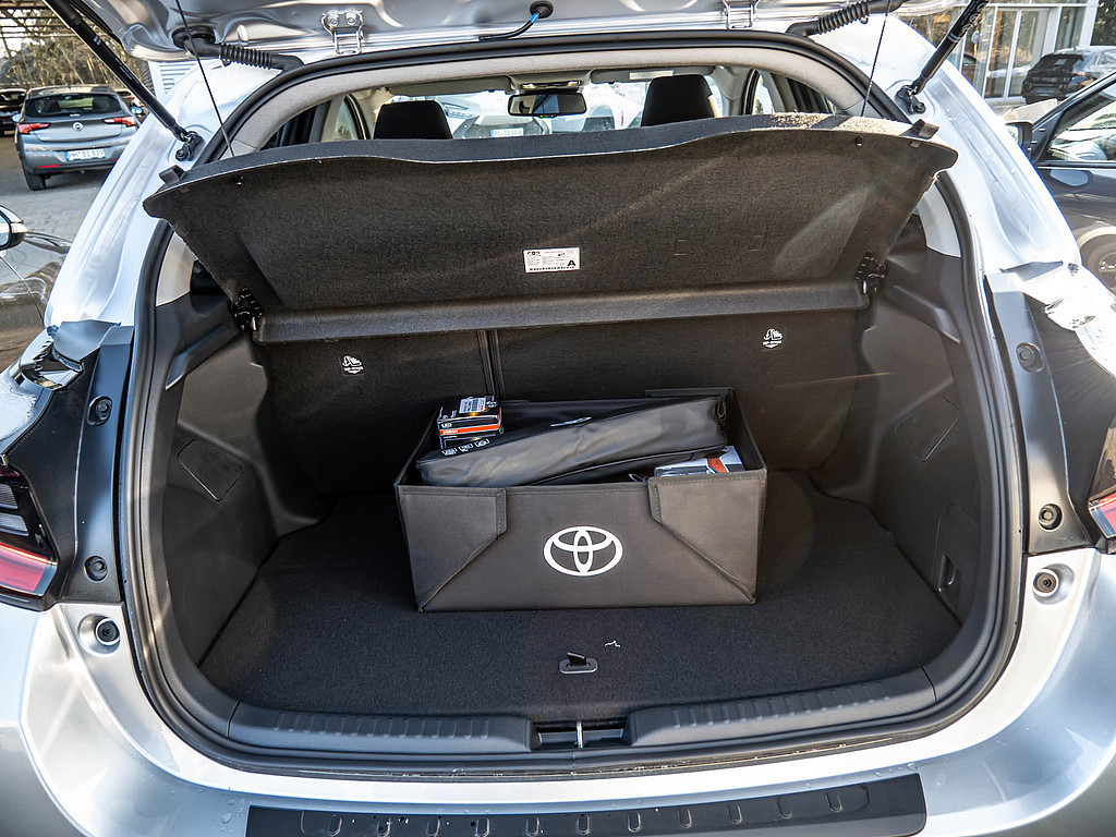 Fahrzeugansicht TOYOTA Yaris Hybrid Teamplayer - Bild 5