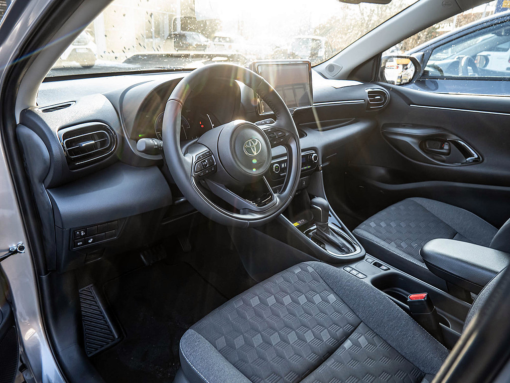 Fahrzeugansicht TOYOTA Yaris Hybrid Teamplayer - Bild 6
