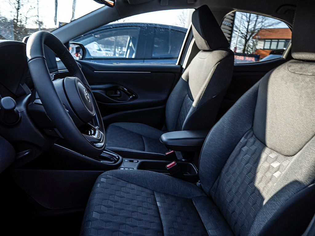 Fahrzeugansicht TOYOTA Yaris Hybrid Teamplayer - Bild 7