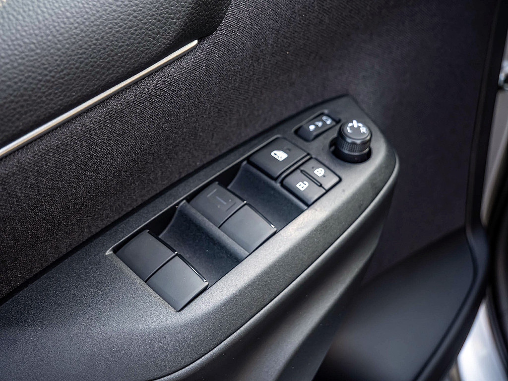Fahrzeugansicht TOYOTA Yaris Hybrid Teamplayer - Bild 9