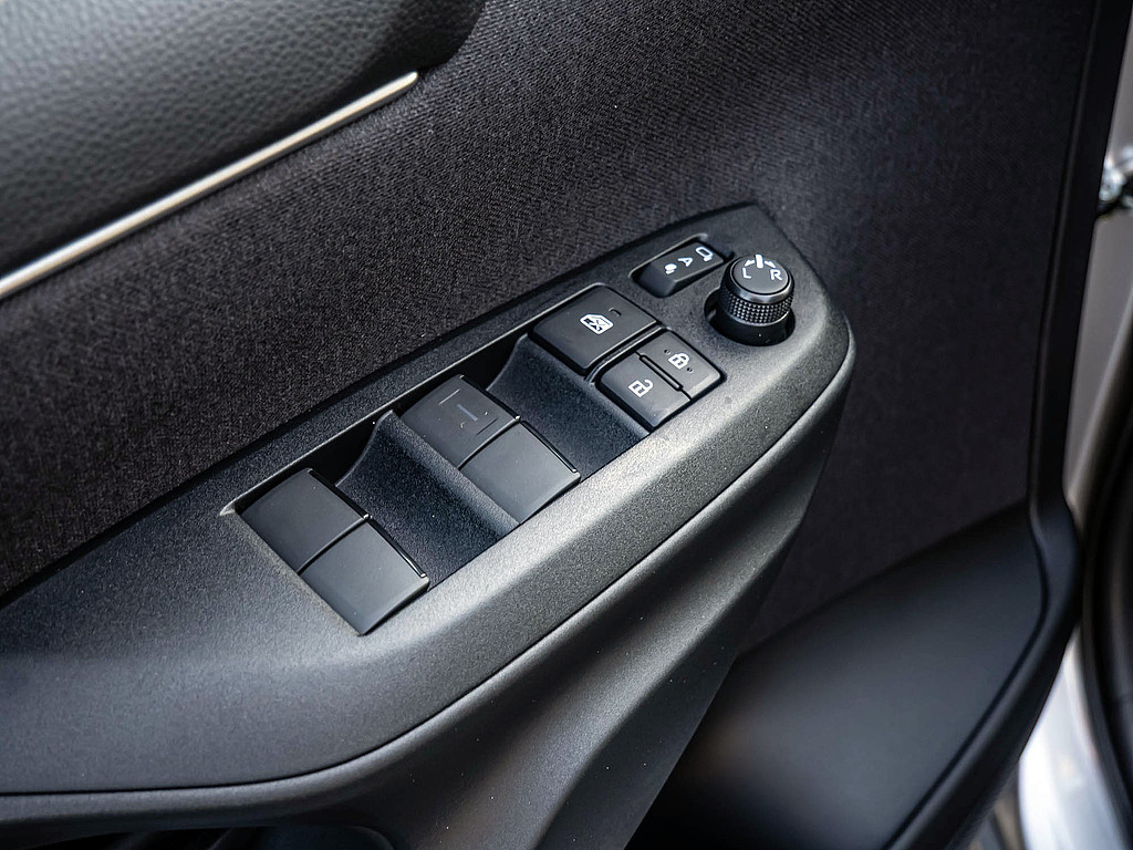 Fahrzeugansicht TOYOTA Yaris Hybrid Teamplayer - Bild 10